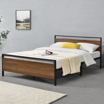 Fémkeretes ágy Finse fa-hatású elemekkel matrac nélkül 140x200 cm [en.casa]